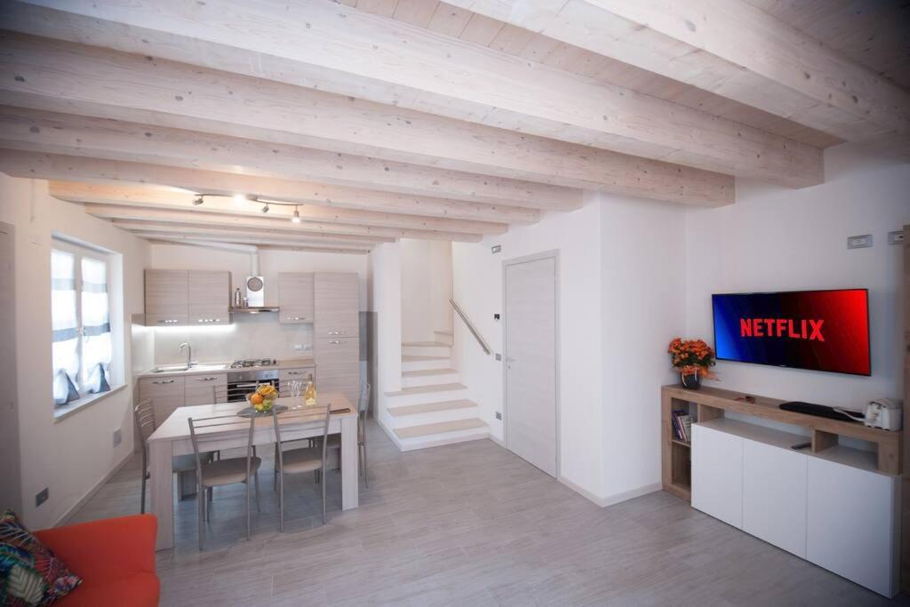 Apartment Casa Gemma - Big Family House With Free Parking San Giovanni Lupatoto