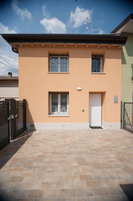 Apartment Casa Gemma - Big Family House With Free Parking San Giovanni Lupatoto